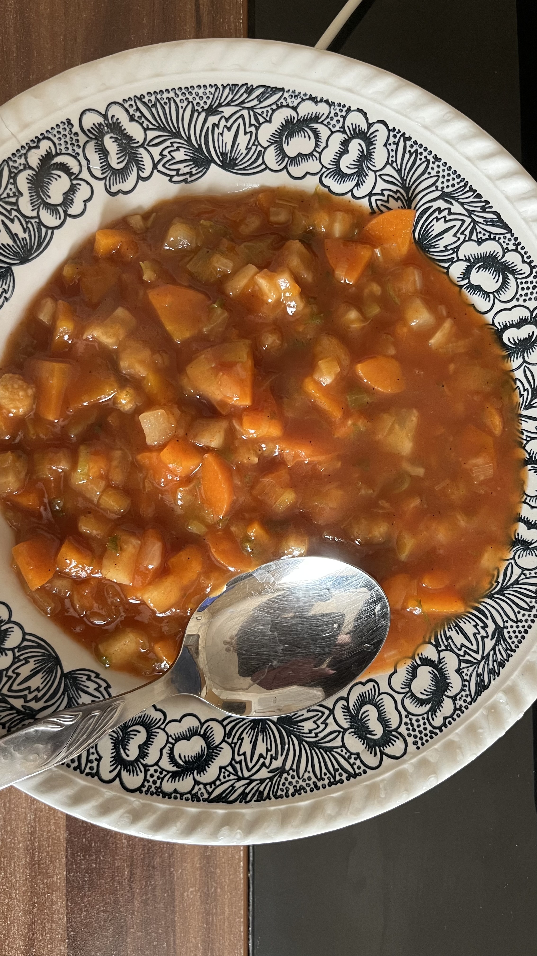 Green vegetable soup with tomato soup